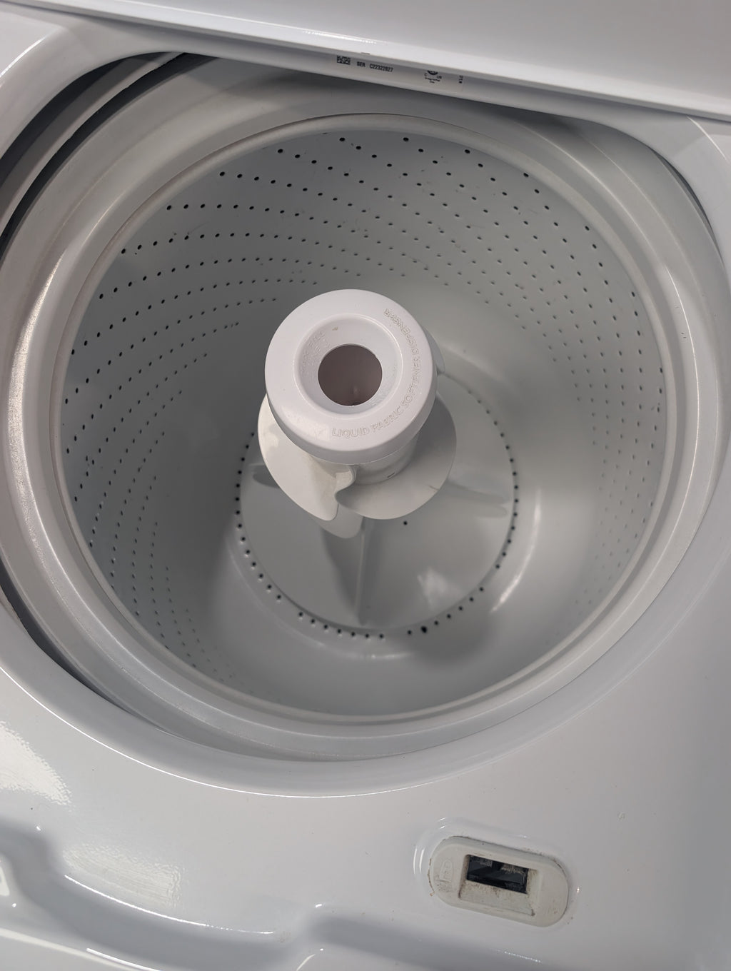 Used Whirlpool 3.5 cubic foot top load washer with agitator and 6.5 cubic ft Electric Dryer Set